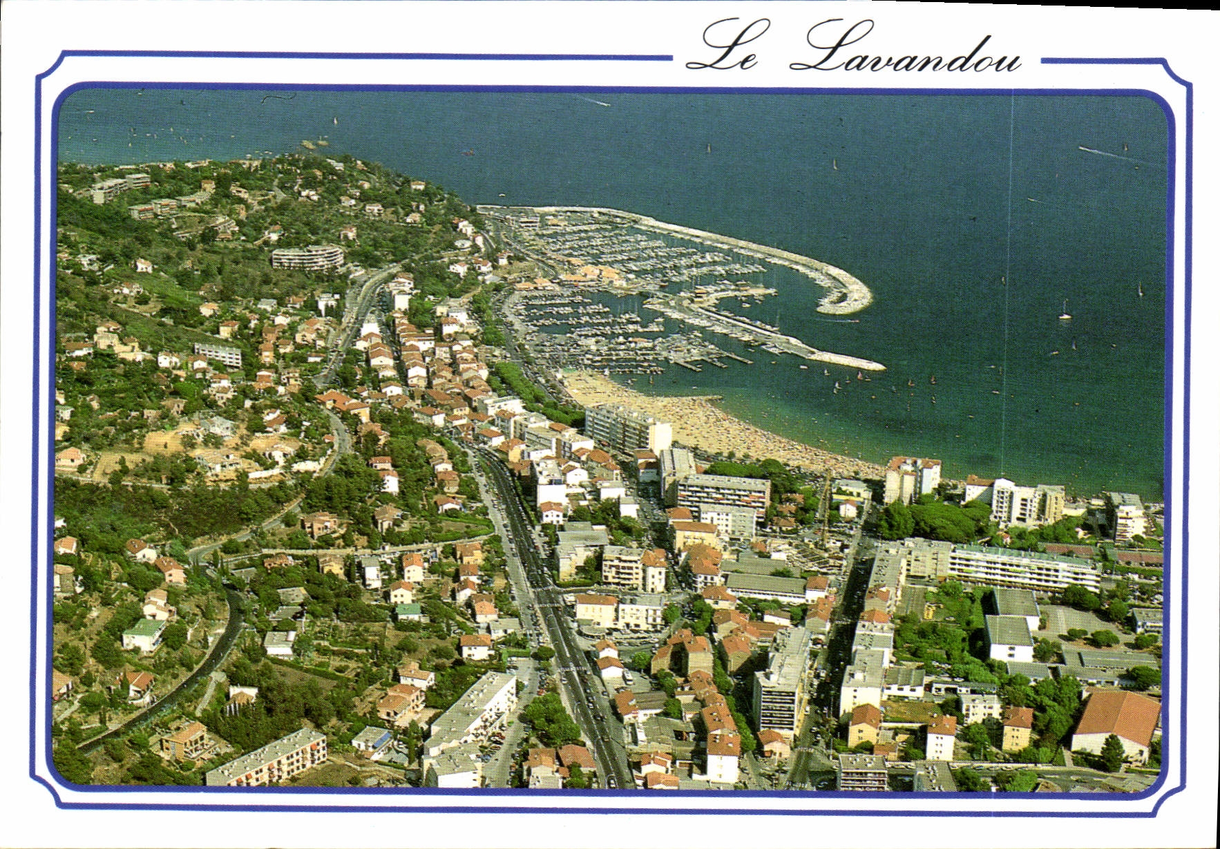 CPM La Cote d'Azur Le Lavandou Vue aerienne 