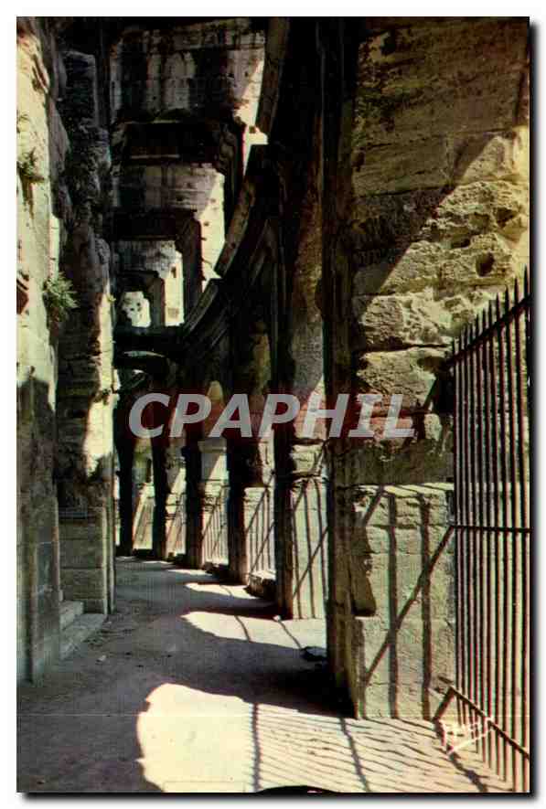 CPM La Provence Romaine Arles Interieur des Arenes Romaines 