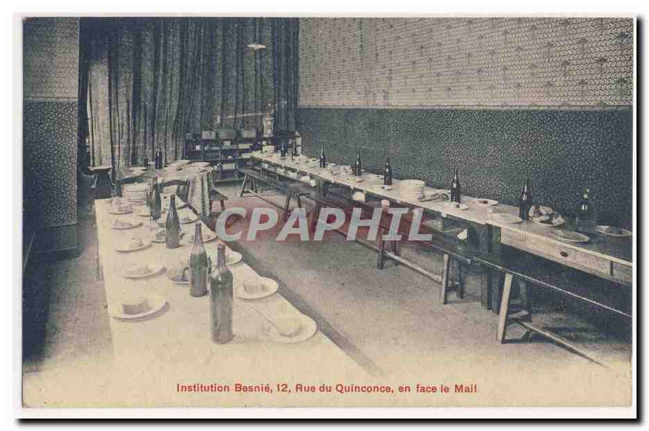 Institution Besnié, 12, Rue du Quinconce, en face le Mail — Salle à manger avec tables dressées