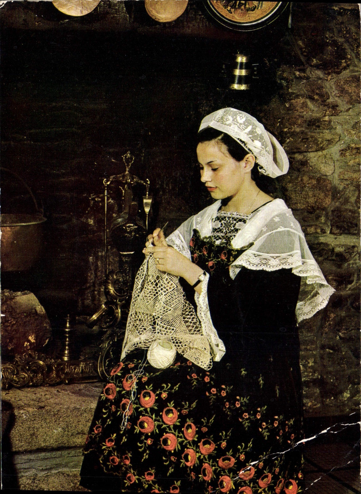 Costume du Morbihan — région de Sarzeau — Éditions de Bretagne