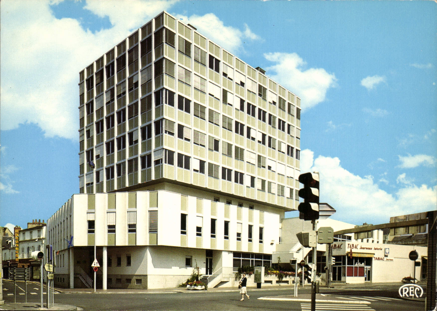 Hôtel de Ville de Châteauroux — vue d'angle — éditeur M. Roussel