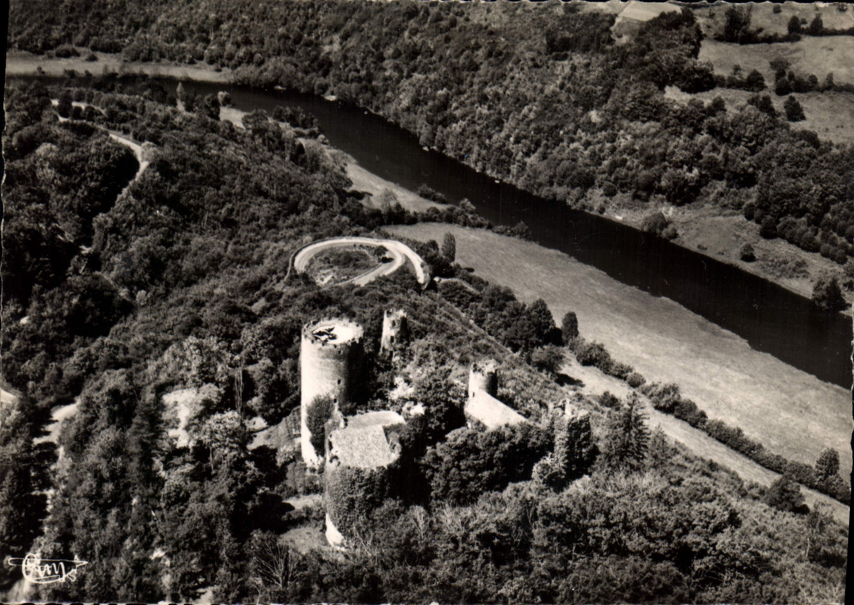 Cuzion (Indre) — Vue aérienne — Château de Chateaubrun et la Creuse — Éditions Aériennes Véritables