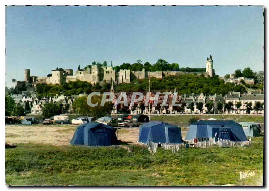 CPM Les Merveilles du Val de Loire chinon Indre et loire le Camping au second plan la Ville dominee 