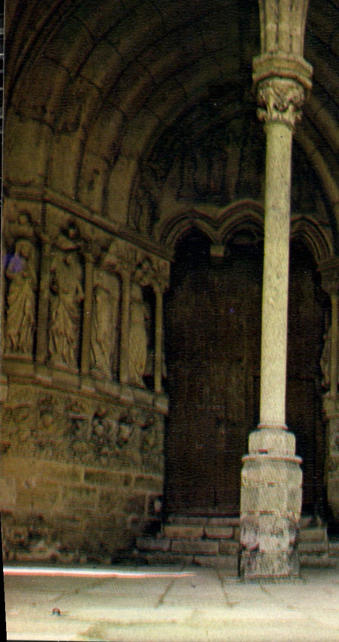 CPM Candes Saint Martin I et L le Porche de l'eglise XII et XIII S Collegiale edifiee a l'endroit ou