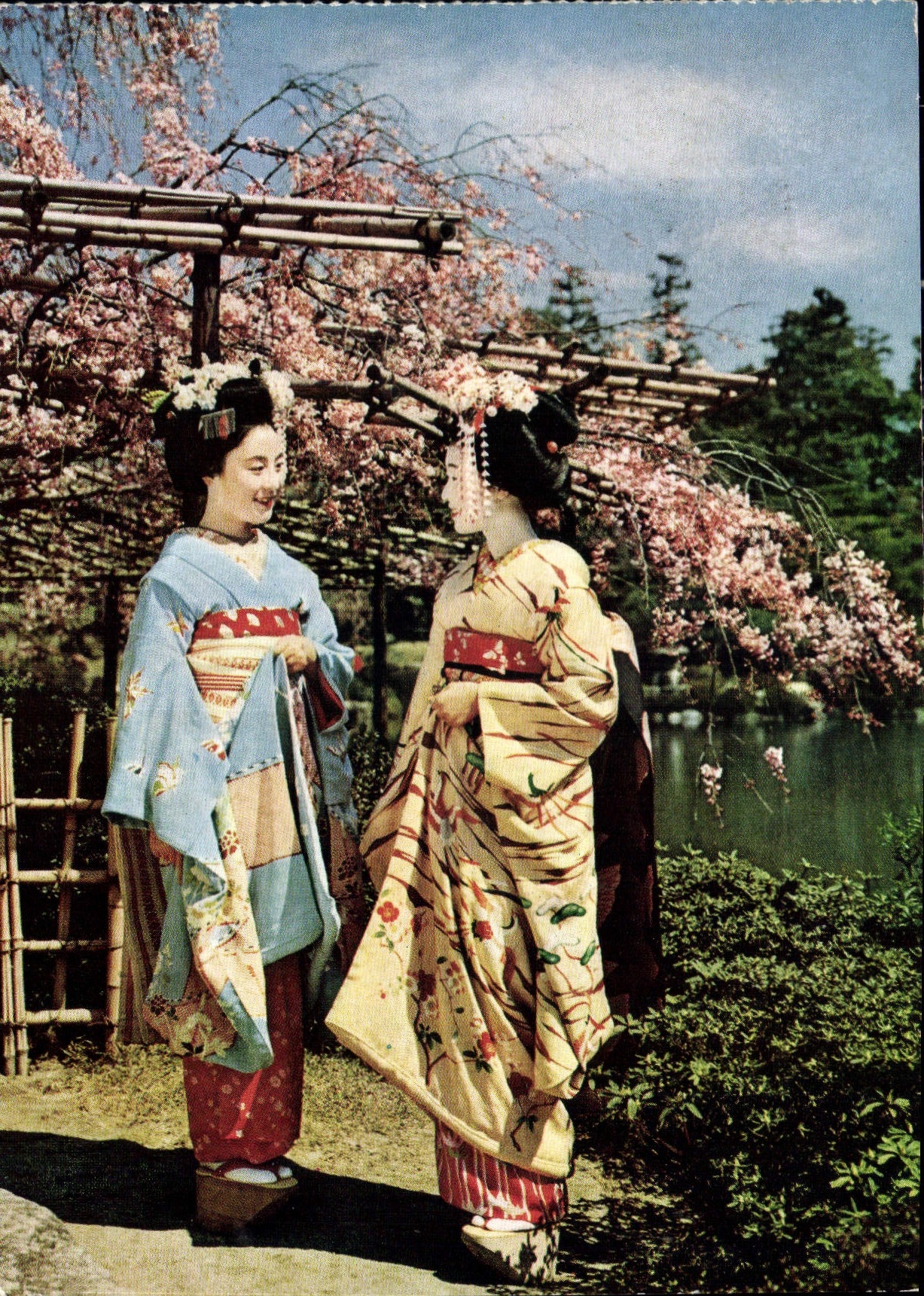 CPM Gion Maiko dancer of traditional Kyomai Tokyo Femmes Folklore