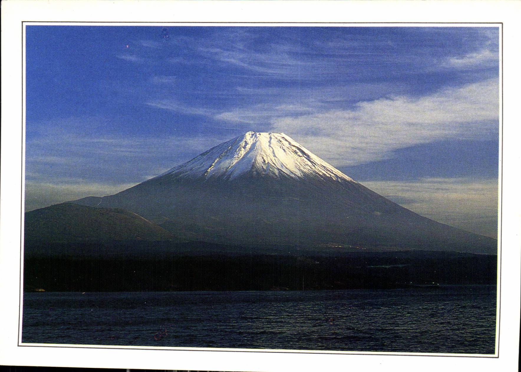 CPM Un cone partait de 3776m au sommet neigeux le celebre volcan du Fuji Yama 