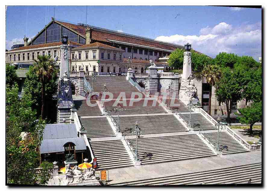 CPM La Carrefour du Monde Marseille Escalier monumental et Gare Saint Charles 