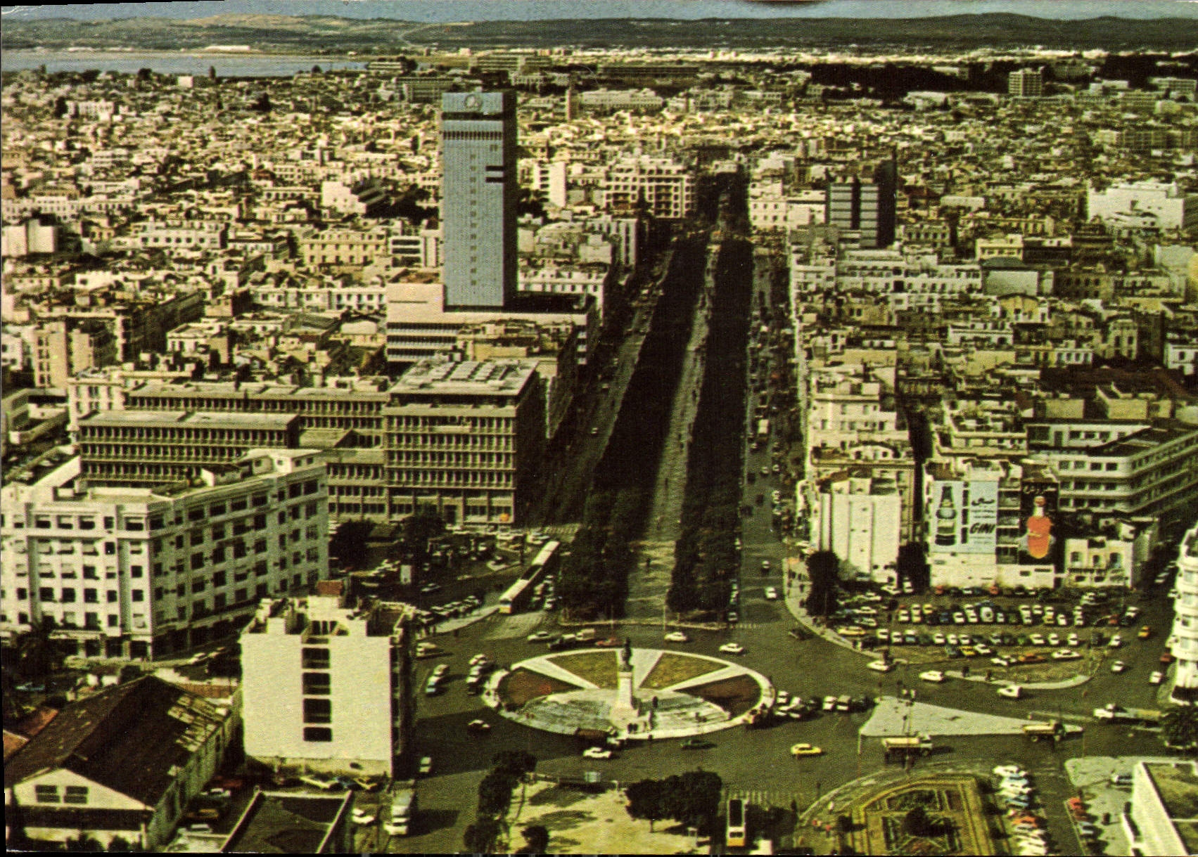 CPM Vue generale de la ville europeenne Tunis Tunisie 