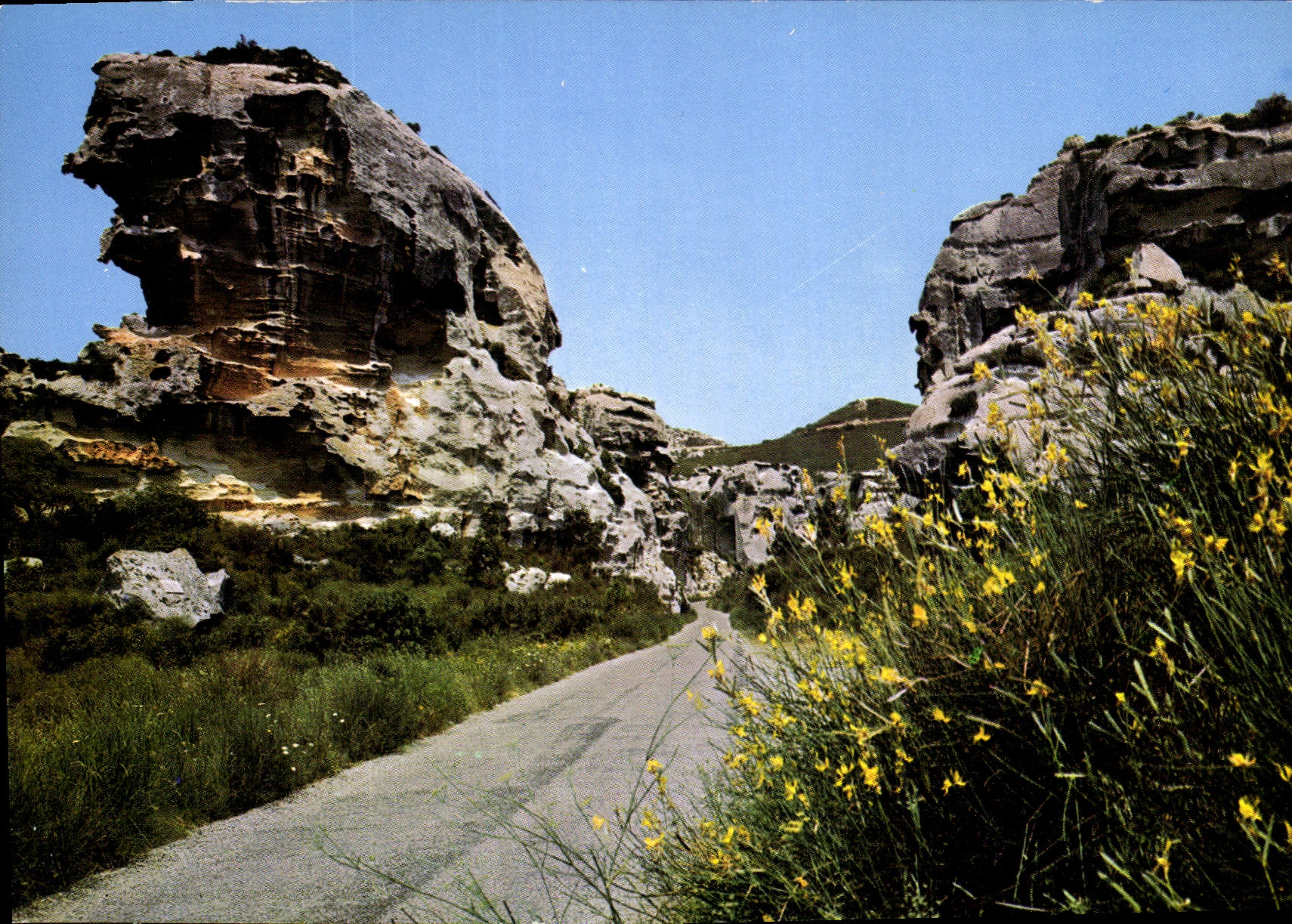 Les Baux-de-Provence — Le Val d'Enfer — Éditions Lyon Villeurbanne n°10.731