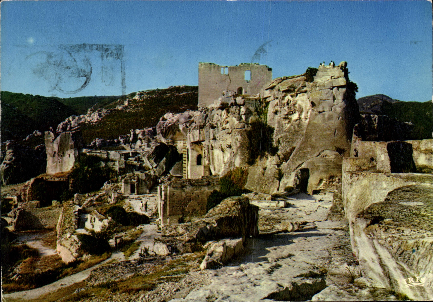 Les Baux-en-Provence — ruines du château féodal — éditeur IRIS