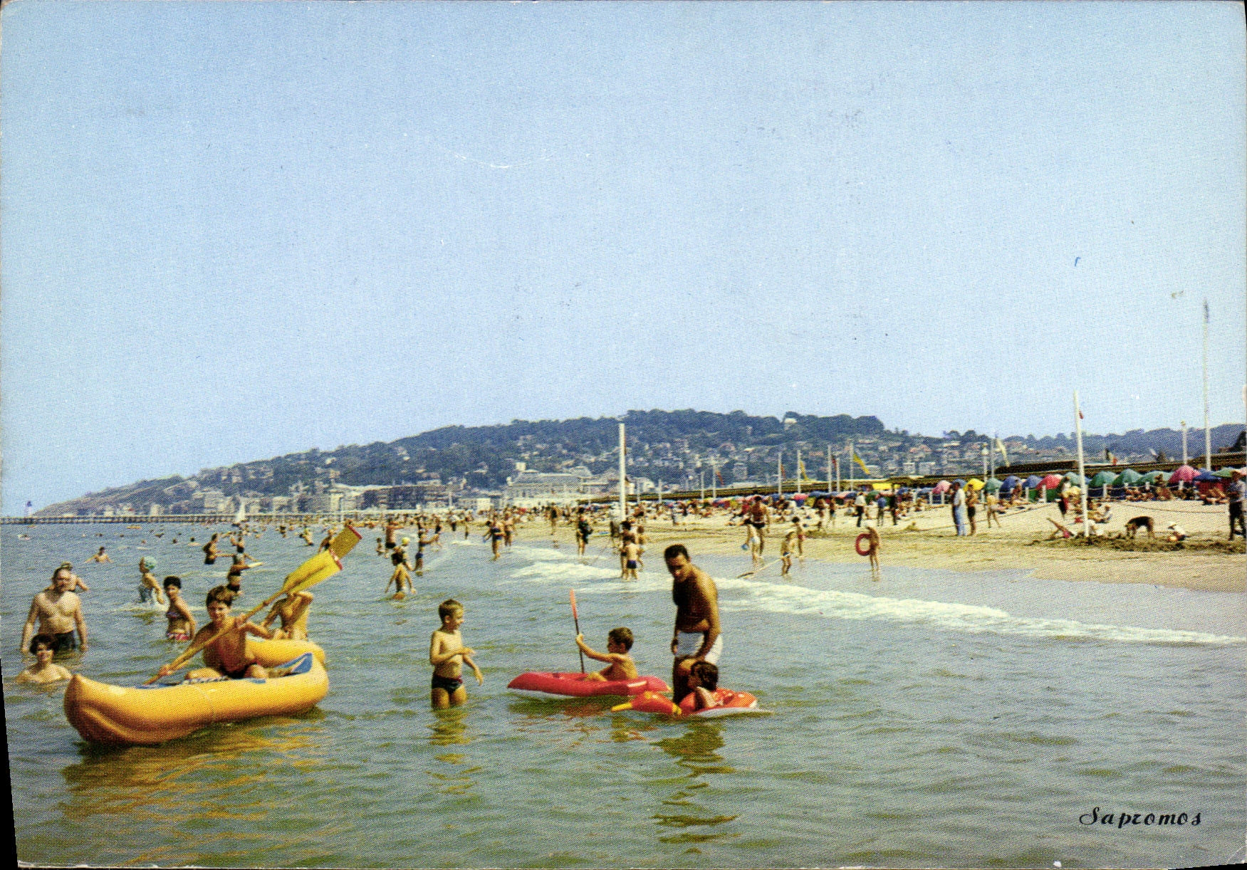 Plage de Deauville — Vue de la plage et du port — Édition Saprtomos