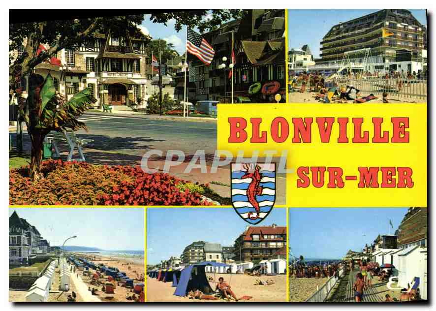 CPM Blonville sur Mer Calvados la Place de l'Hotel de Ville la Plage et le front de Mer 