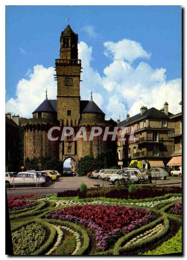 CPM Vire Calvados la Place de 6 Juin et la Porte Horloge 