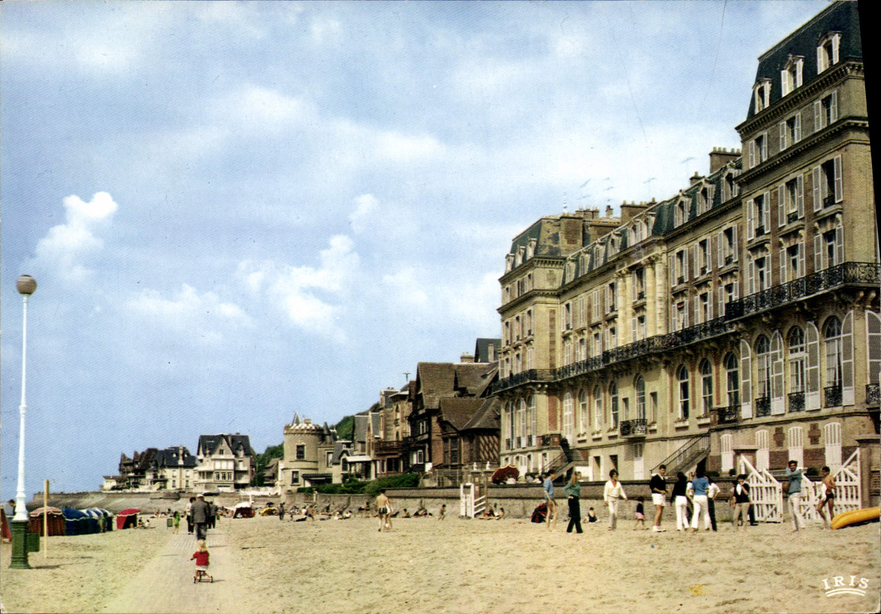 CPM Trouville Reine des Plages Hotel des Roches Noires et les villas 