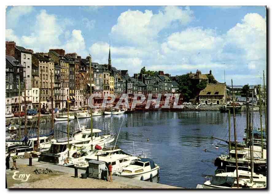 Honfleur — Le vieux bassin et les façades typiques du quai Sainte-Catherine — Emy