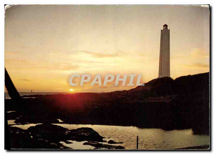 CPM Les Sables d'Olonne Coucher de soleil sur le phare 