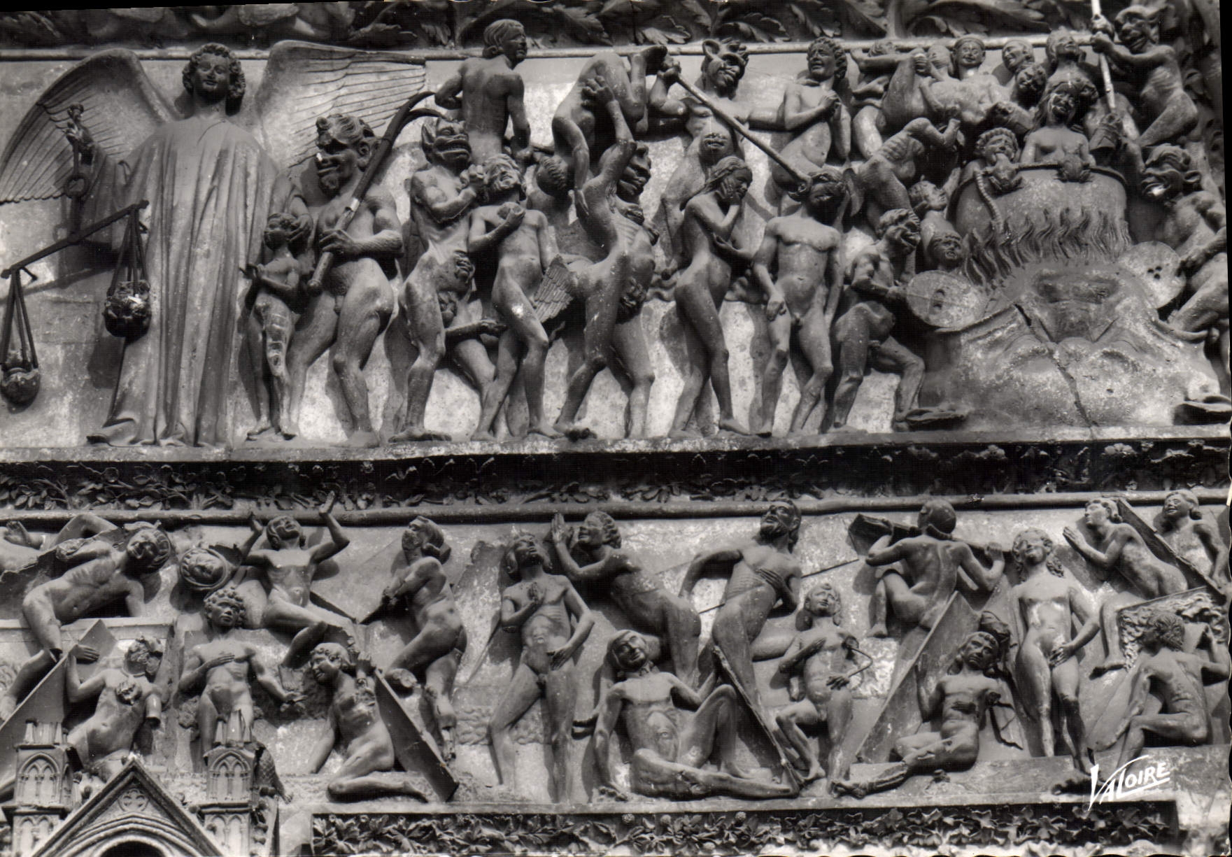 CPM Les Merveilles du Berry Bourges Cher Tympan du portail central de la facade de la cathedrale Sai