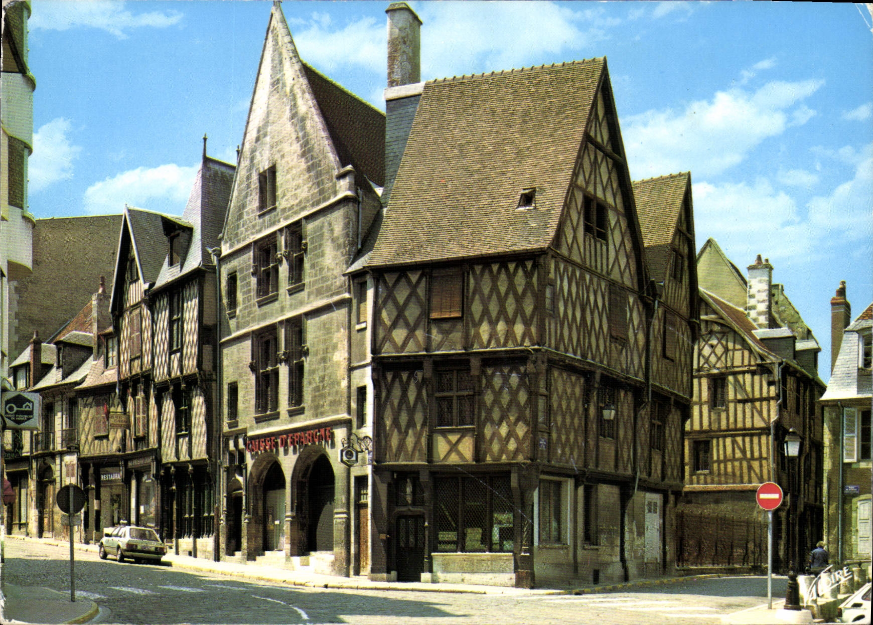 CPM Les Merveilles de Berry Bourges Cher Vieilles Maisons a l'angle des rues Pellevoysin et Cambourn