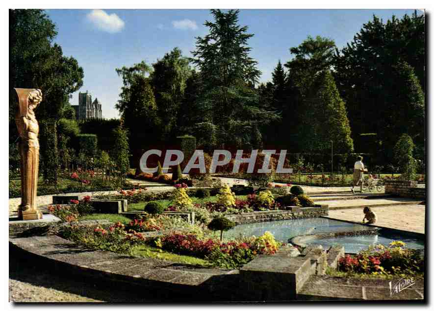 CPM Les Merveilles du Berry Bourges Cher le jardin des Pres Fichaux le bassin de la roseraie et le D