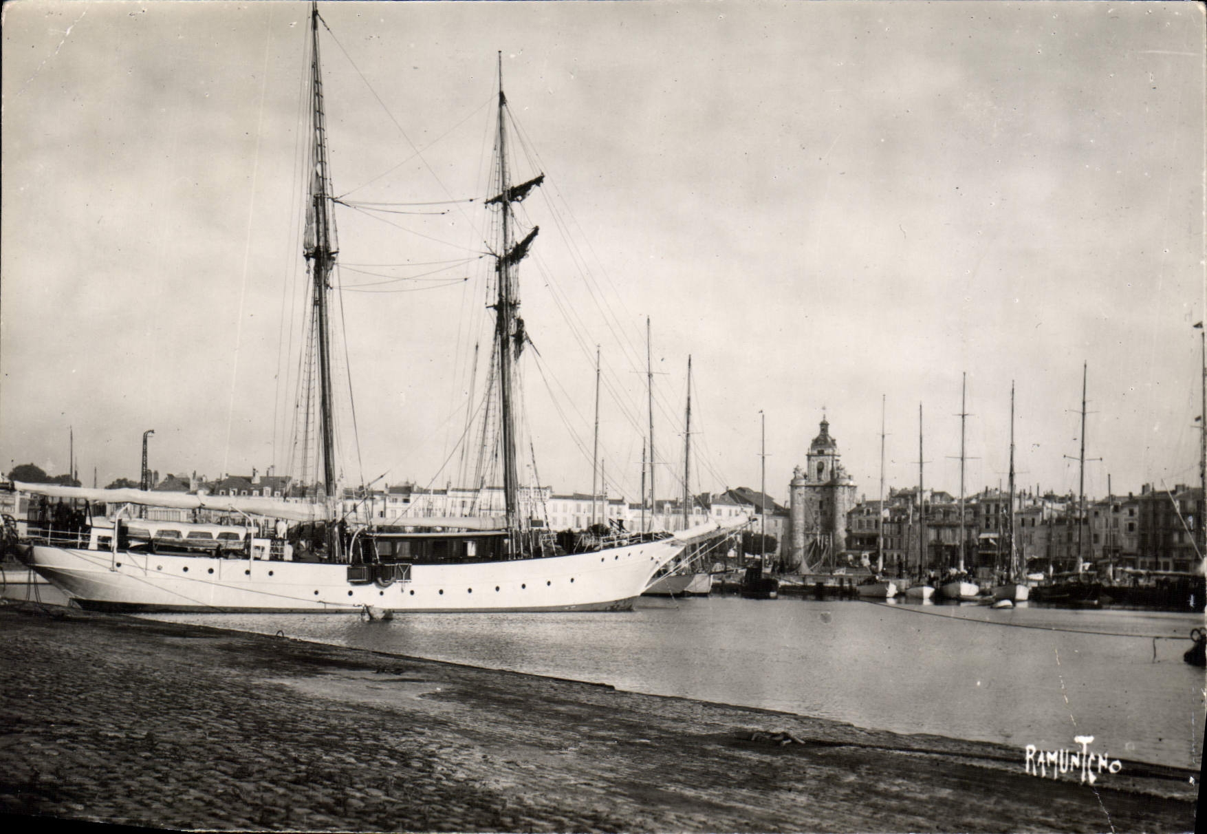 CPM Port de la Rochelle Bassin interieur 