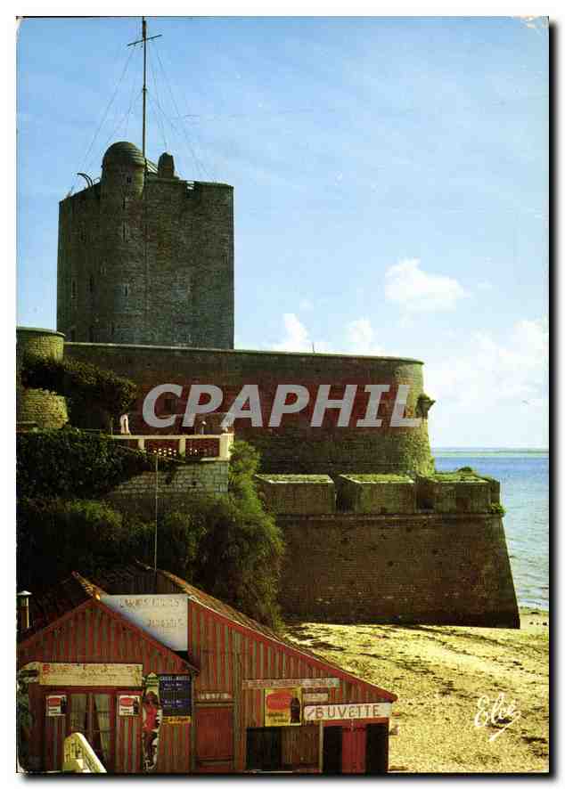 CPM Fouras le Semaphore installe sur le donjon du chateau entoure d'une enceinte de Vauban 