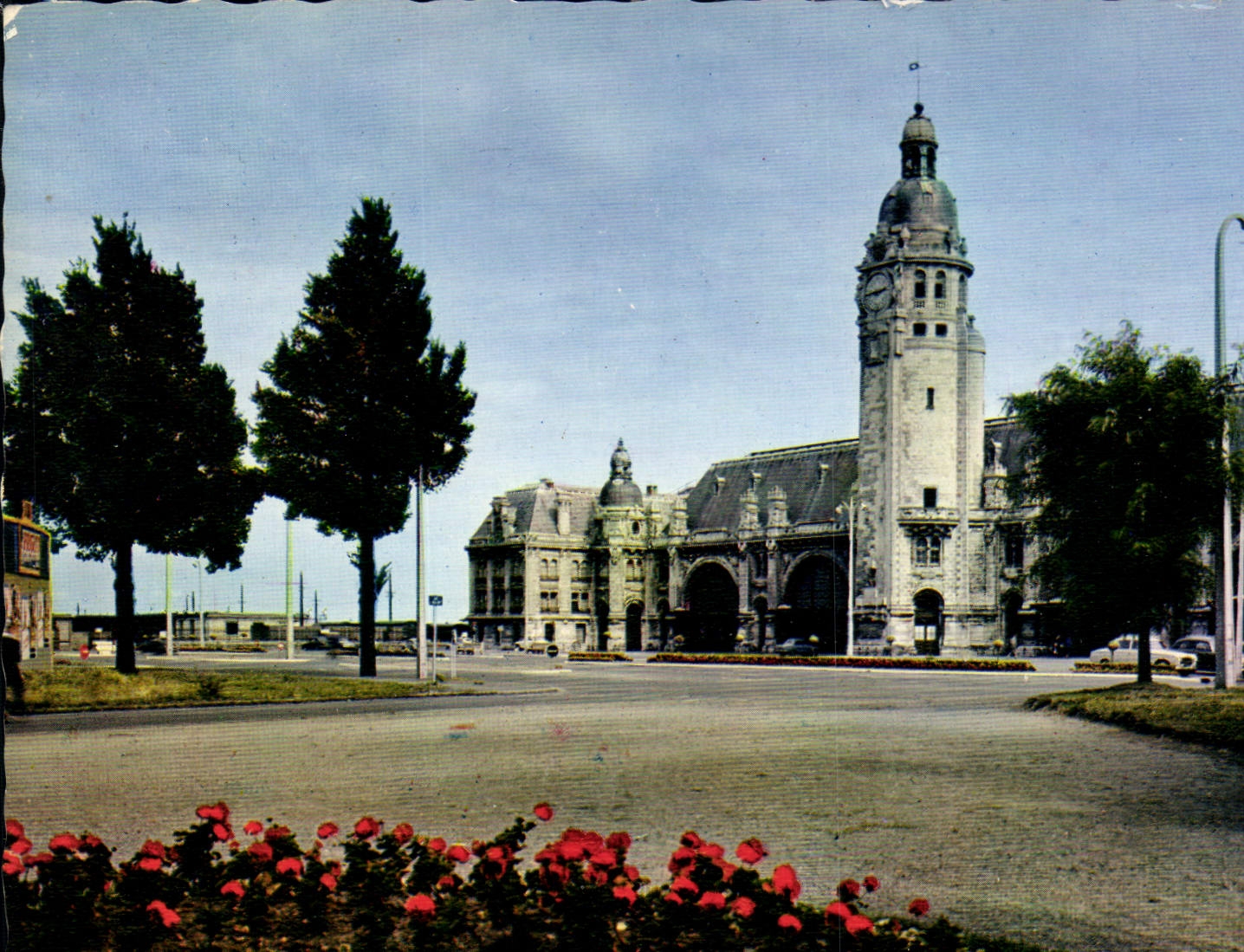 CPM La Rochelle Charente Maritime la Gare la Tour centrale 
