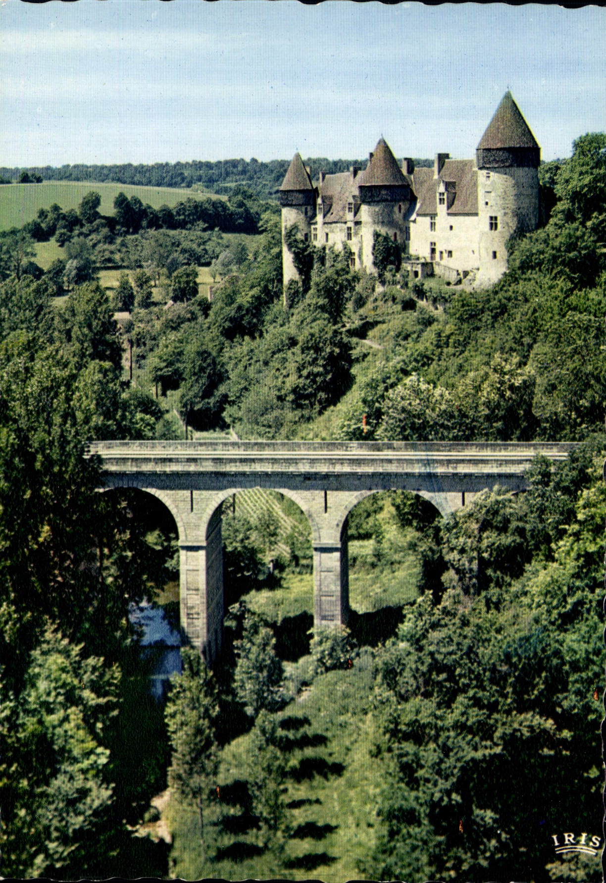 CPM En Berry Chateau de Culan Dominant l'Arlon la forteresse de Culan 