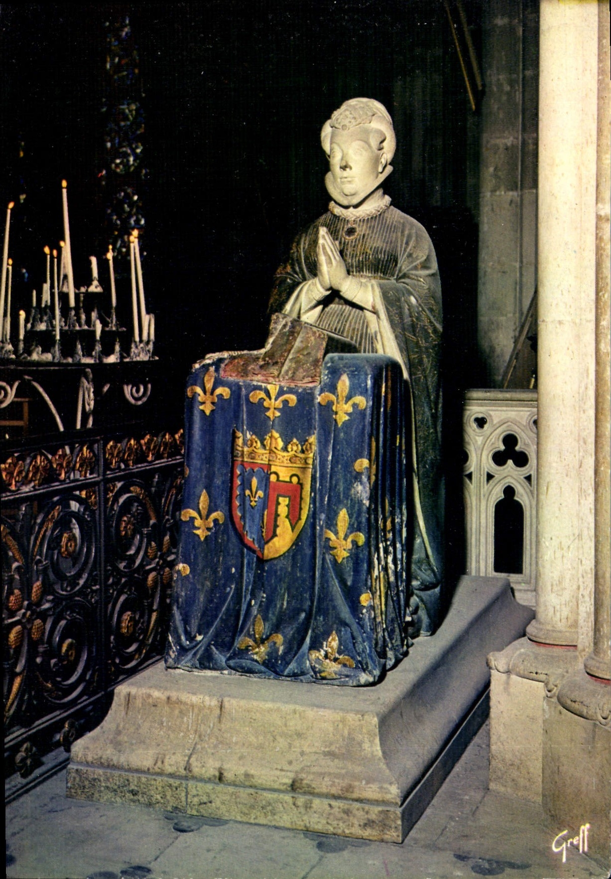 CPM En Berri Bourges Cher Statue de la Duchesse Jeanne de Boulogne 