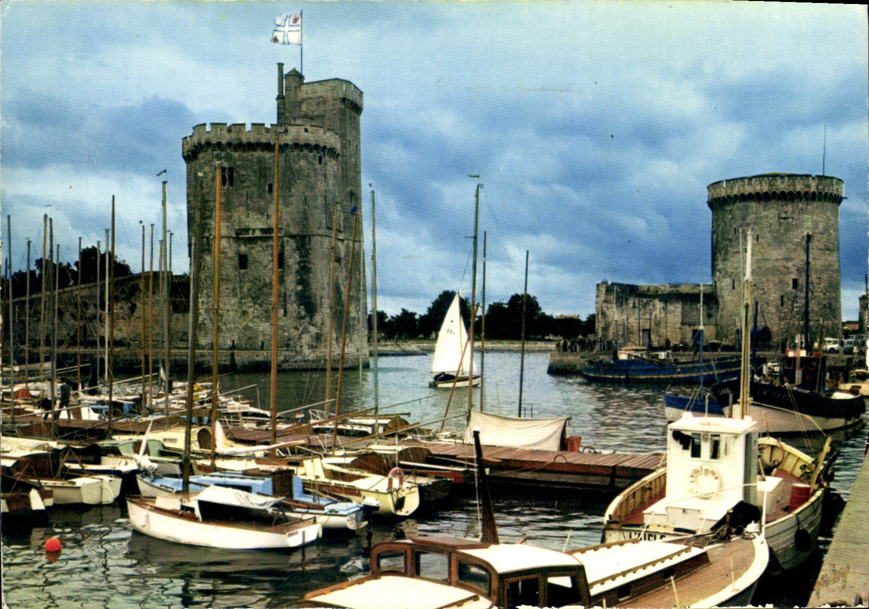 La Rochelle (Charente-Maritime) — Les Tours et le Port — Couleurs Naturelles, éditeurs ARTAUD & Cie, NANTES-CARQUEFOU