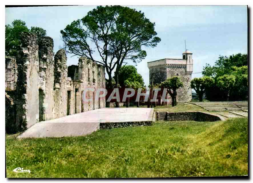 CPM Montendre les Pins Les Ruines du chateau avec la tour carree 