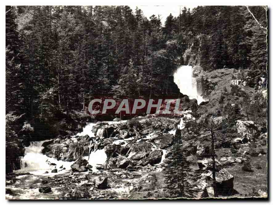 CPM Les Pyrenees Le Pont d'Espagne La Cascade de Bousses 