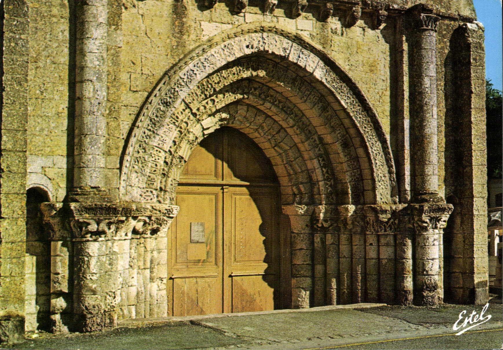 Portail roman de l'église Saint-Étienne — Ars-en-Ré — Éditeur Estel