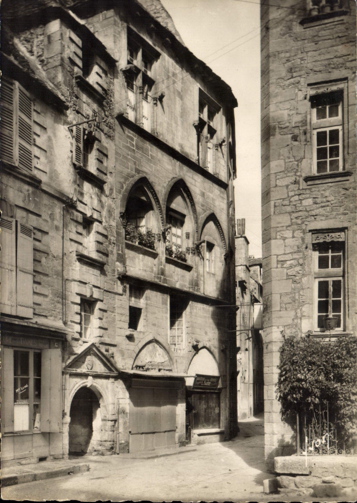 Sarlat (Dordogne) — L'Hôtel Plamon (XIVème siècle) — Éditions d'Art 'Yvon', Paris