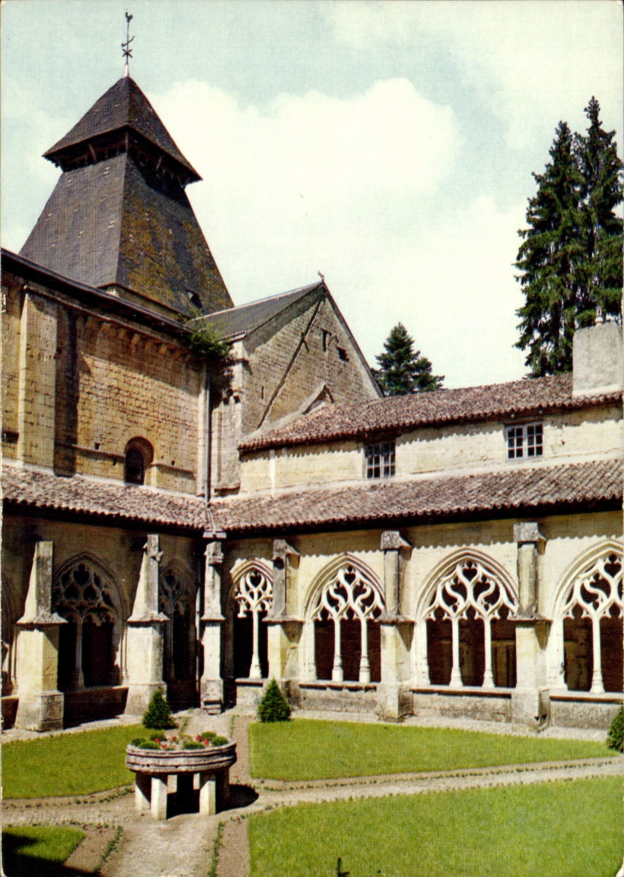 Cloître de Cadouin — édifié à la fin du XVᵉ siècle, achevé au milieu du XVIᵉ — Pierre Arnaud & Cie, éditeurs