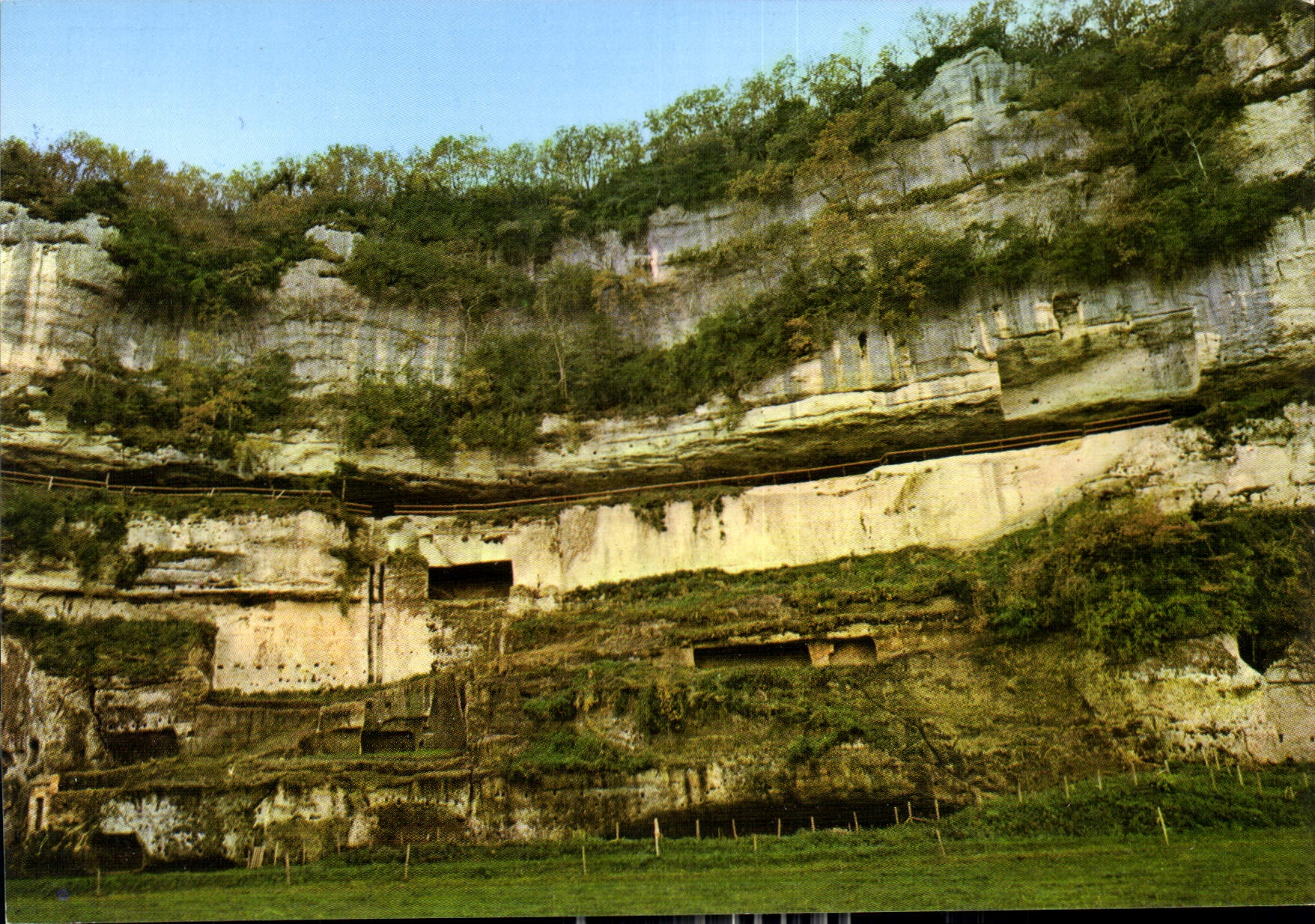 Poyzar-le-Moustier — Fort et cité troglodytique de La Roque — Éditions René 24430 Morsac-sur-l'Isle (Dordogne)