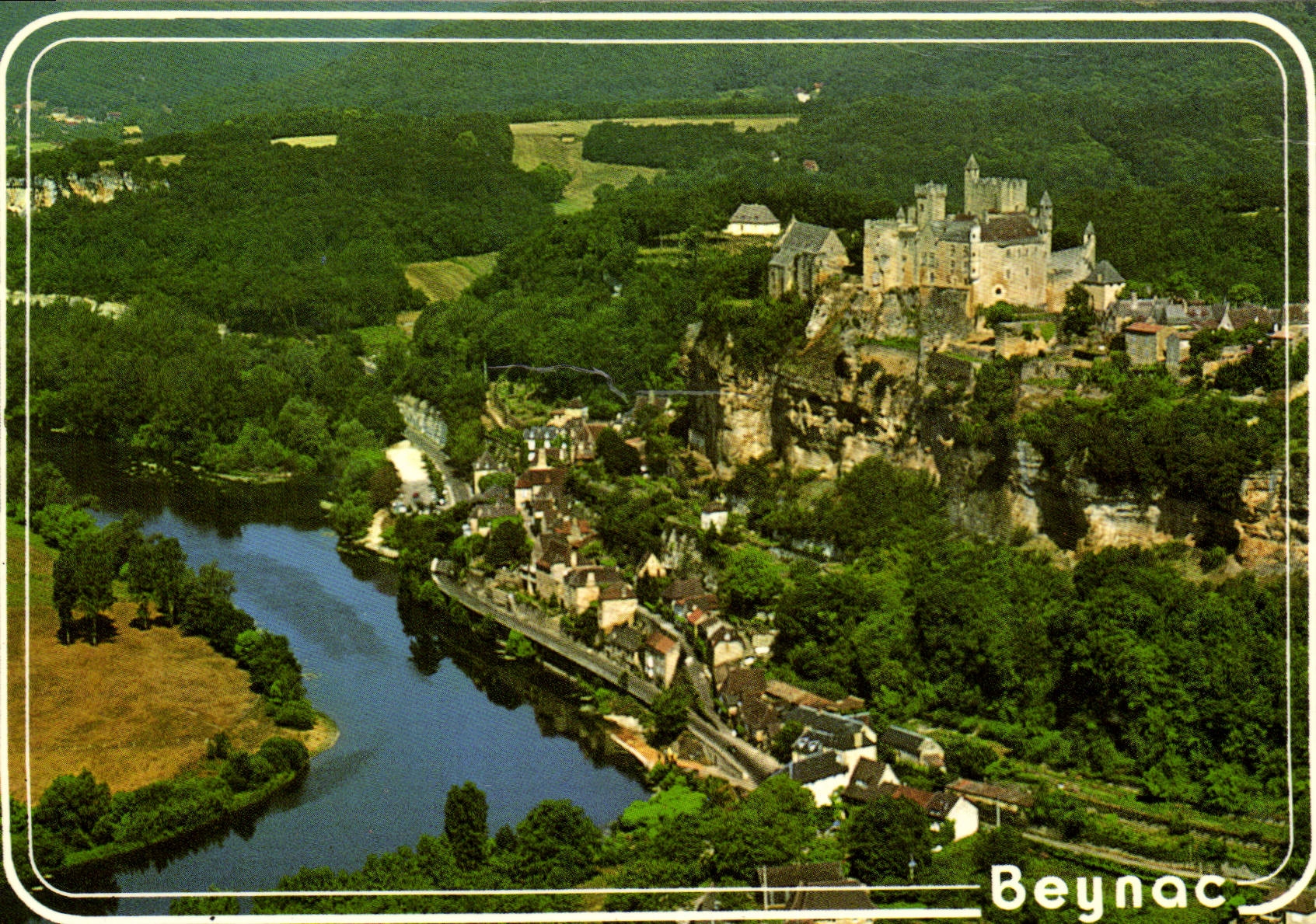 Beynac — Château surplombant la vallée — Éditions René, Dordogne