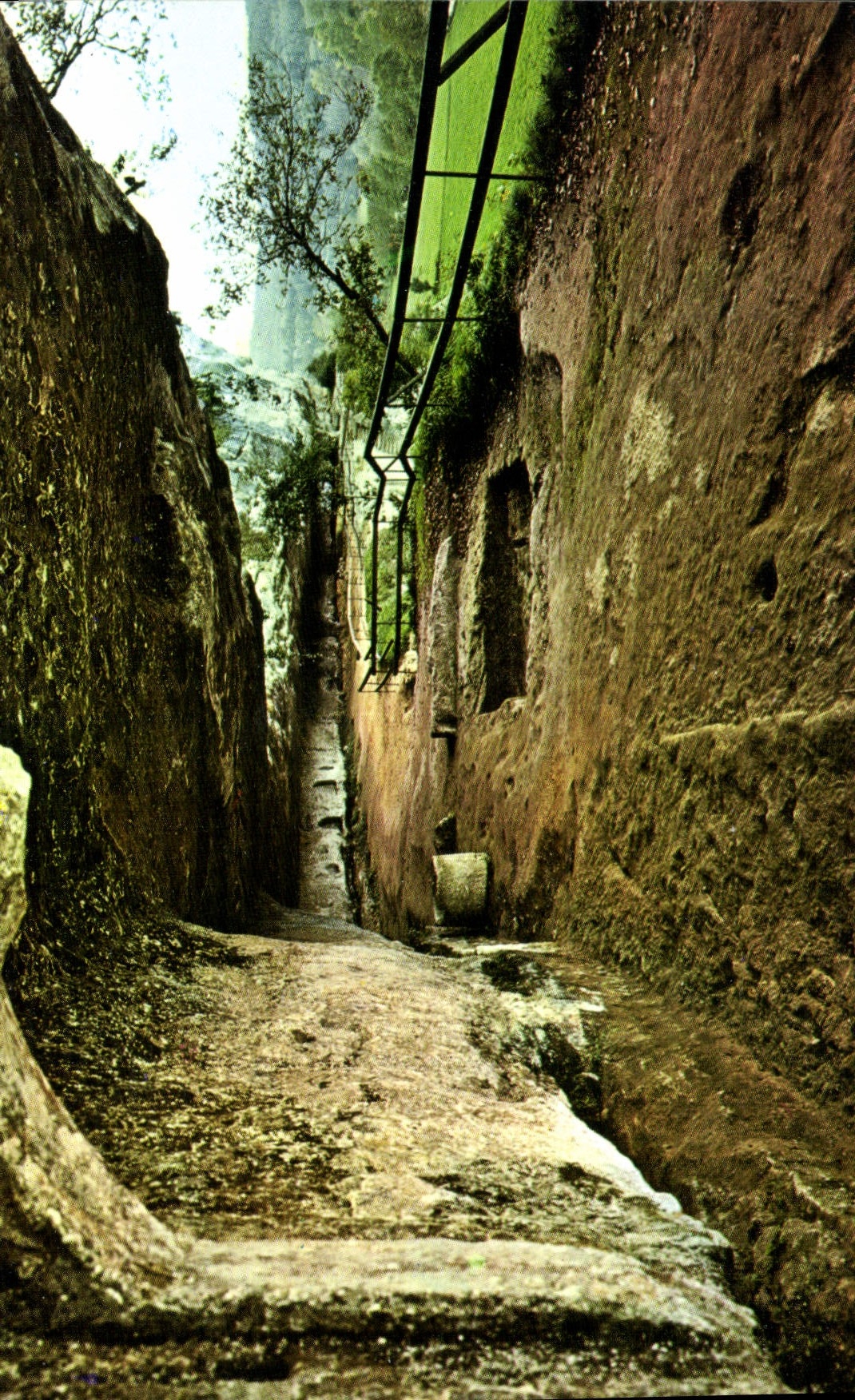 Vallée de la Vézère — Fort Trogloïtique de La Roque Saint-Christophe — Éditions IMAGE ET POÉSIE