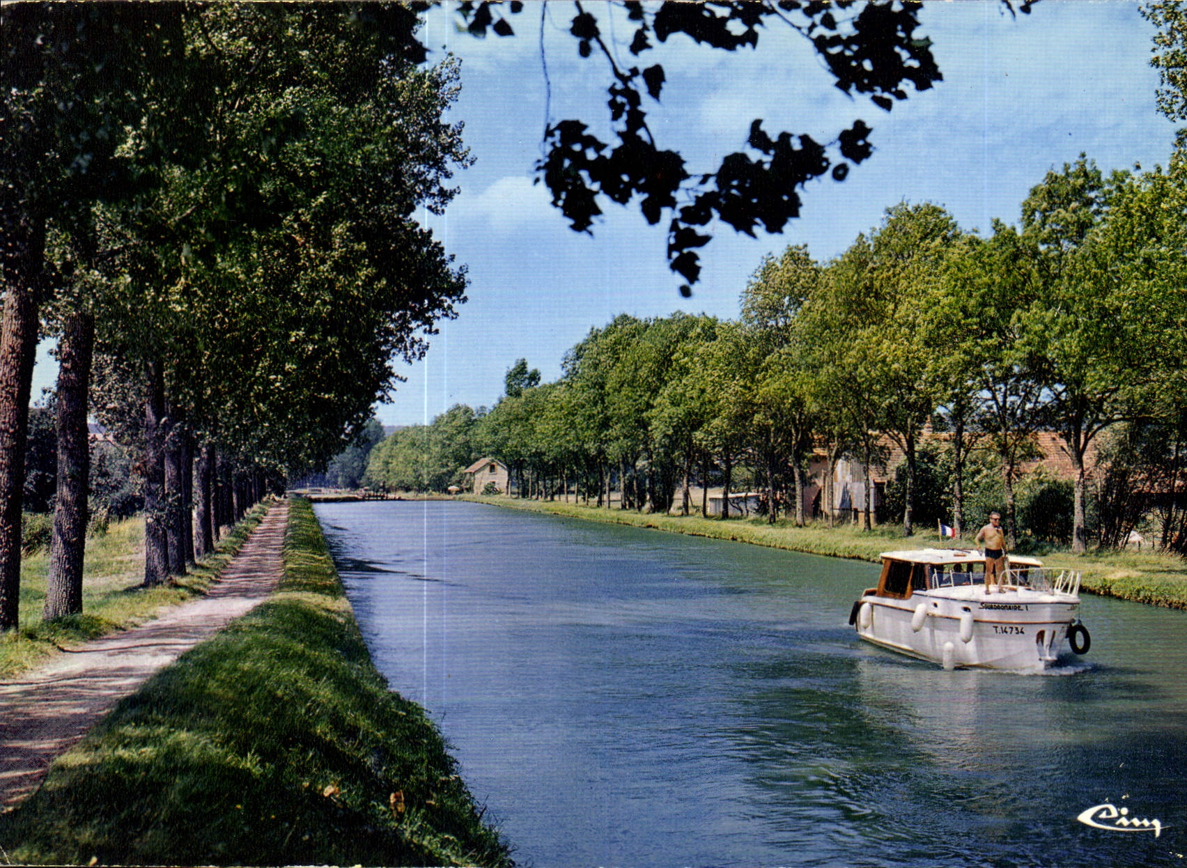 CPM Pouilly en Auxois C d'Or Le Canal de Bourgogne 