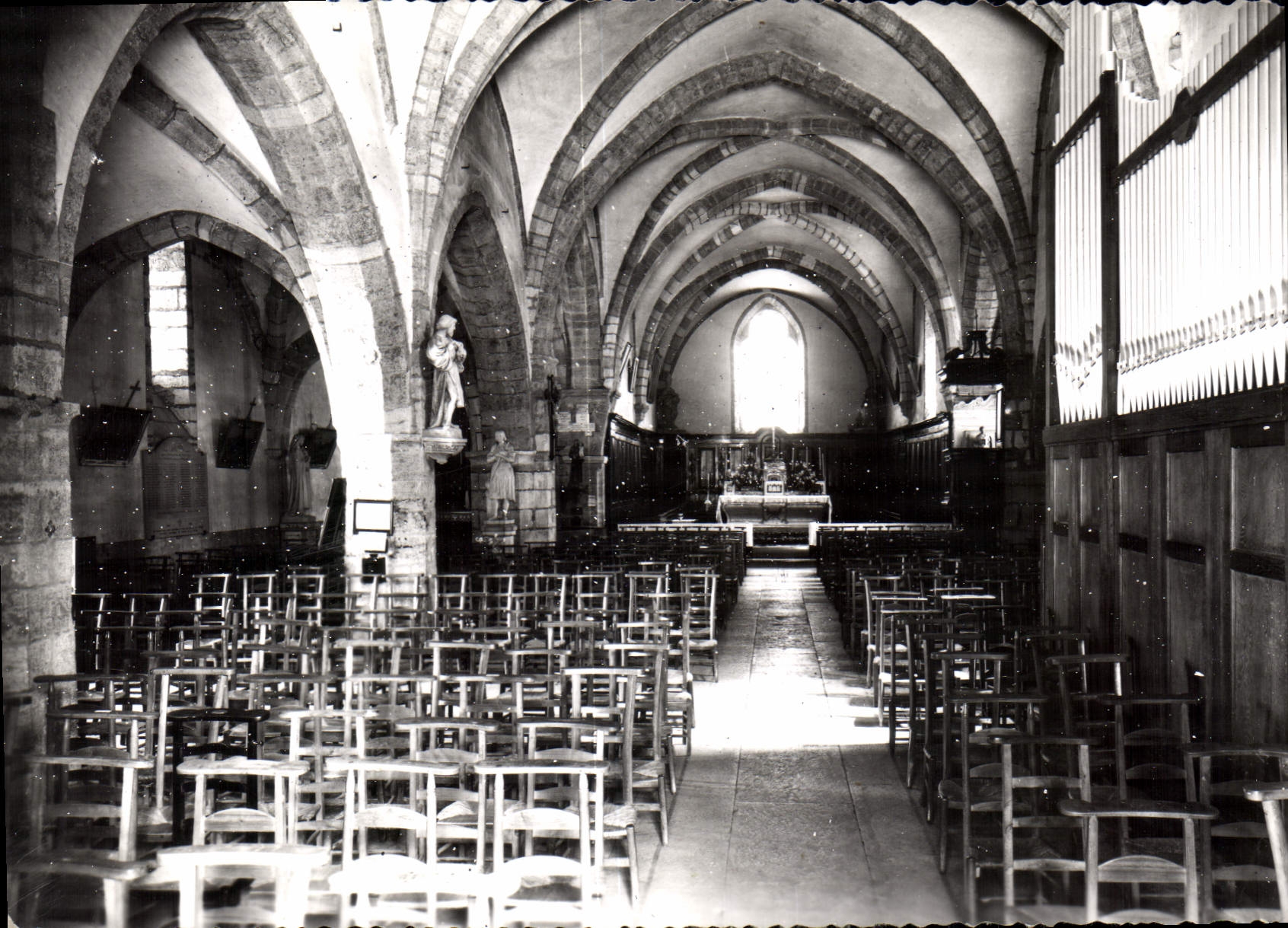 CPM Gevrey Chambertin Cote d'Or L'interieur de l'Eglise Monument historique du XII siecle 