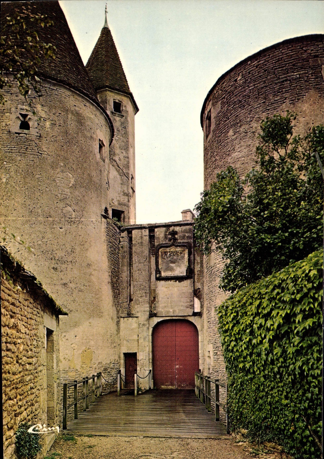 CPM Chateauneuf en Auxois L'Entree du Chateau 