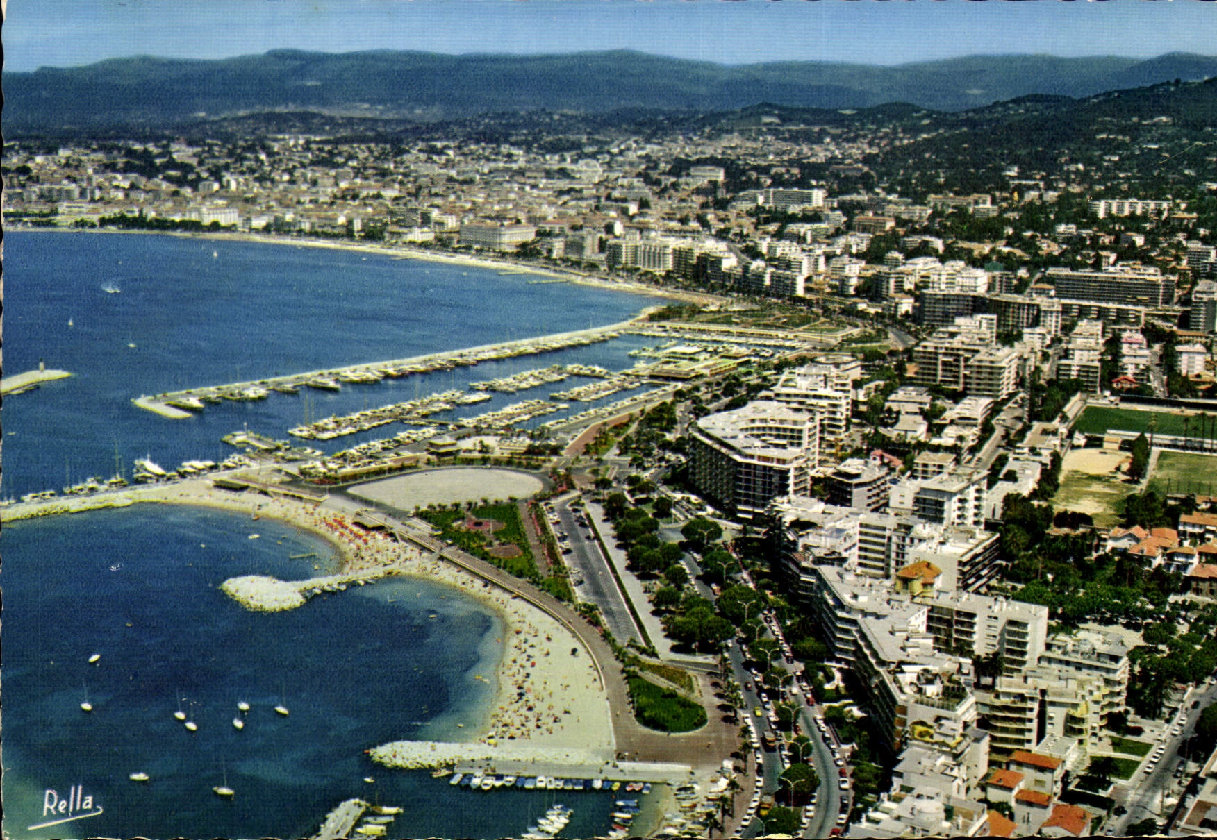 Cannes — General view of the Palm-Beach district and Port Pierre Canto — Rella