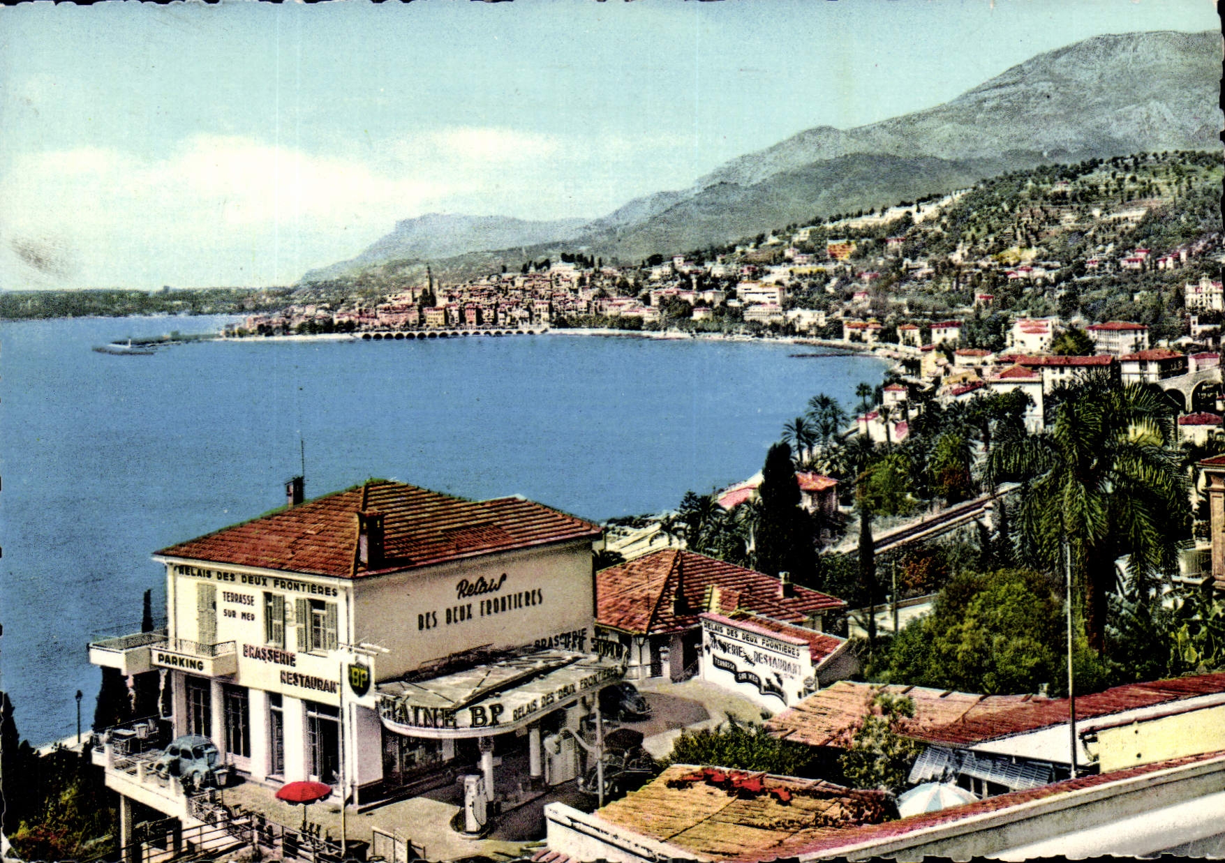 CPM La Cote d'Azur Menton Vue sur Garavan Au fond Menton A droite la Tete de Chien 