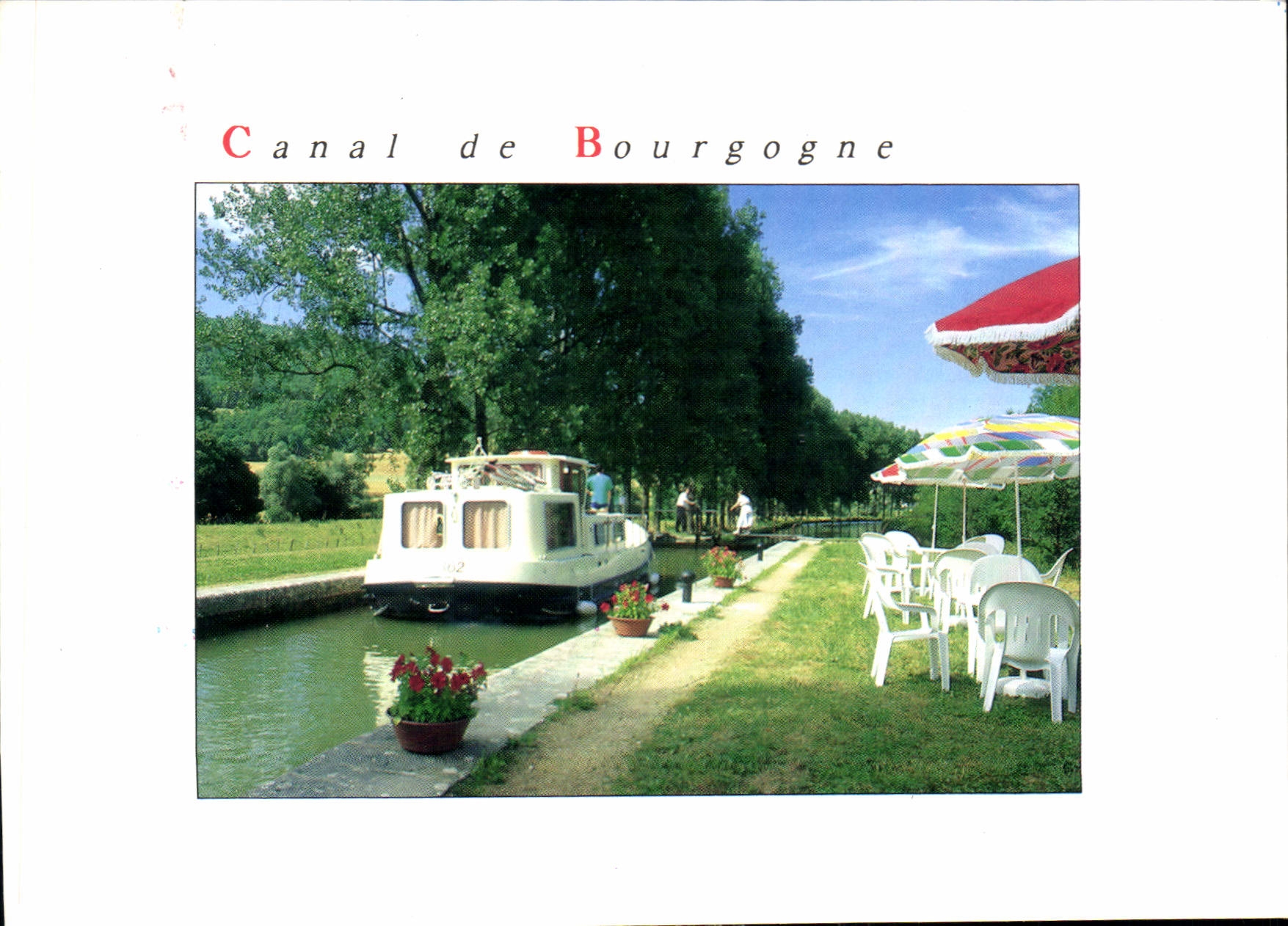 Bourgogne-Kanal — Blick auf Boot und Terrasse — Éditions Cosne-Silone