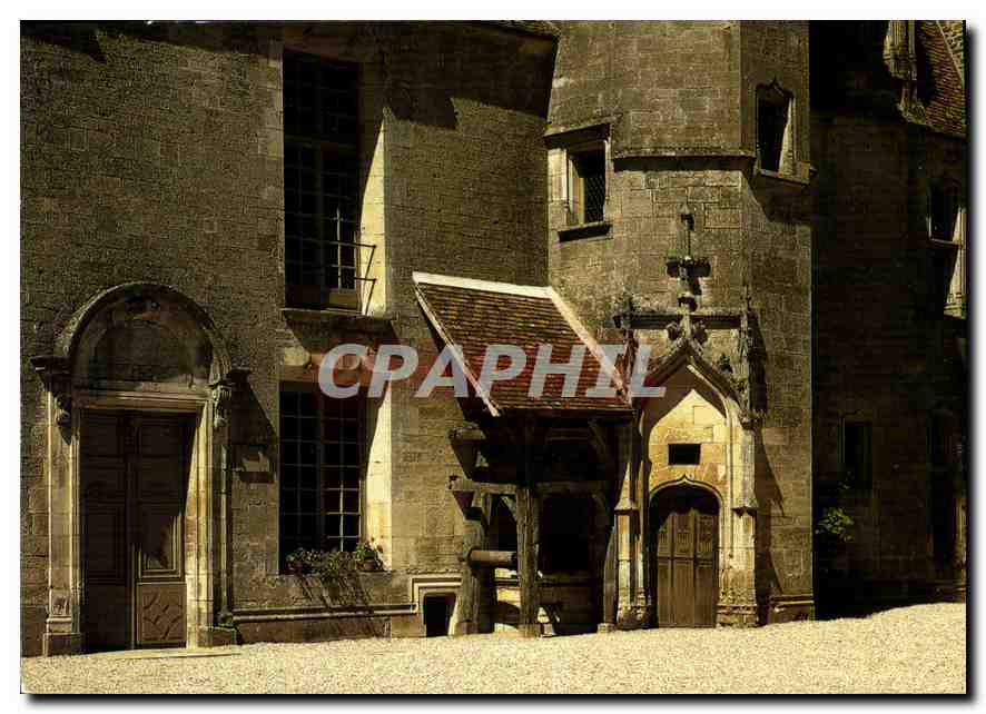 CPM Chateau de Chateauneuf en Auxois Cote d'Or Cour interieure 