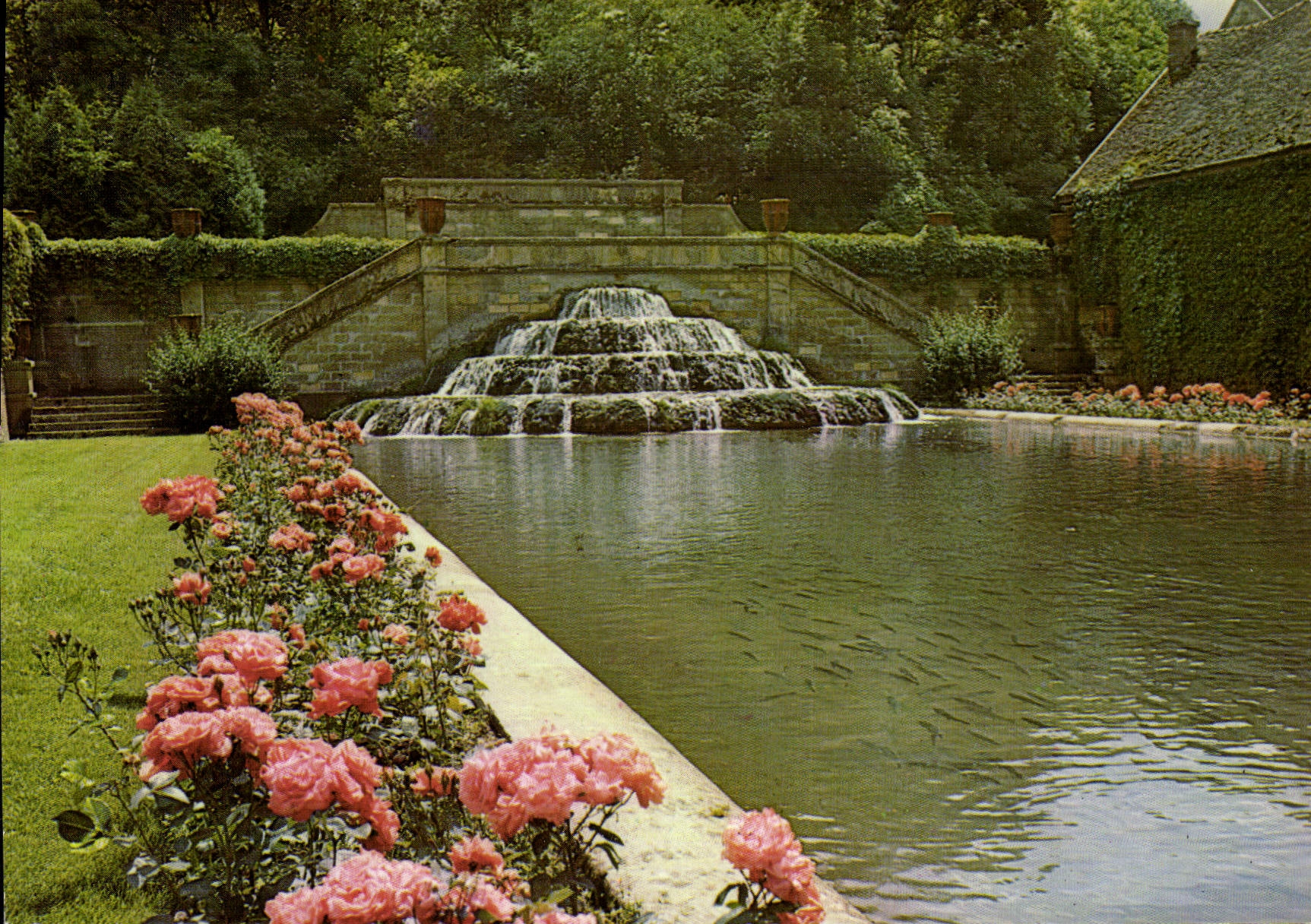 CPM Abbaye de Fontenay Le Chateau d'Eau et ses Truites 