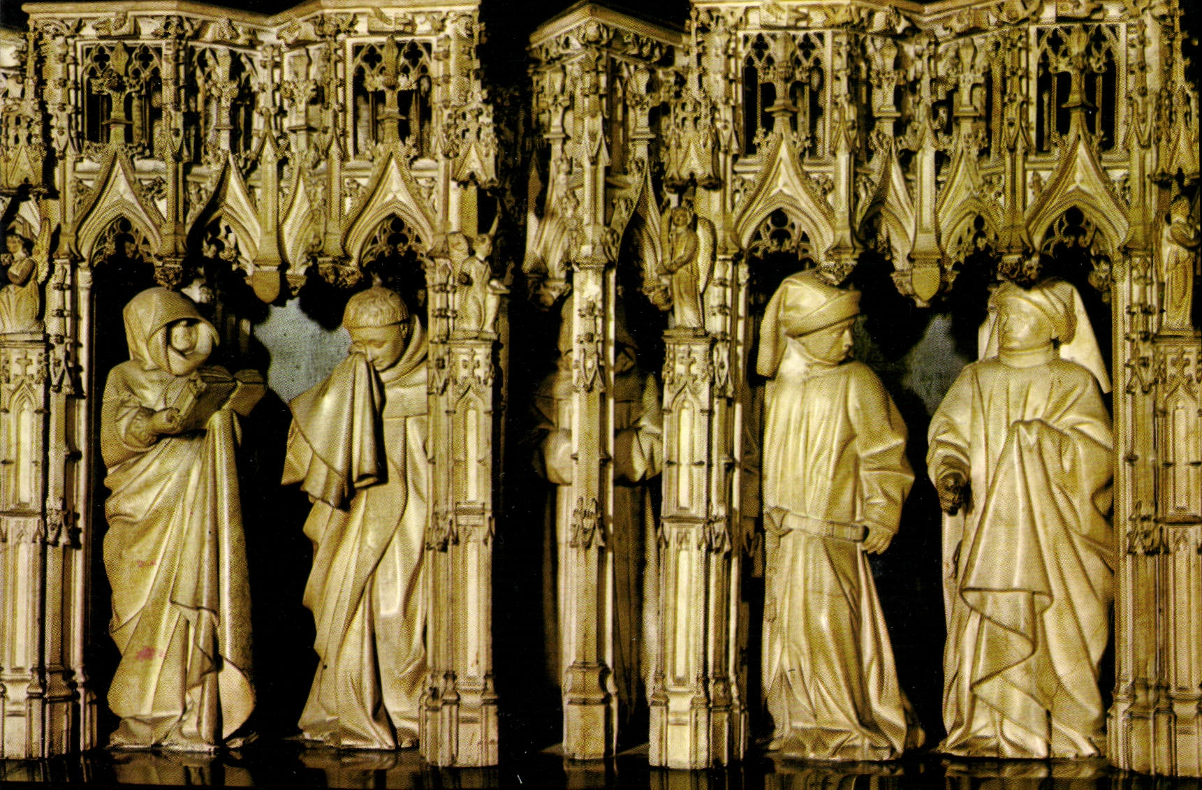 CPM Dijon Cote d'Or Musee Pleurants du tombeau de jean sans Peur autre motif 