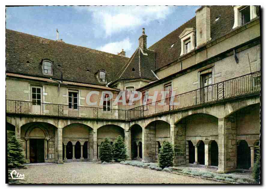 CPM Beaune Cote d'Or Couvent des Cordeliers Cour d'Honneur 