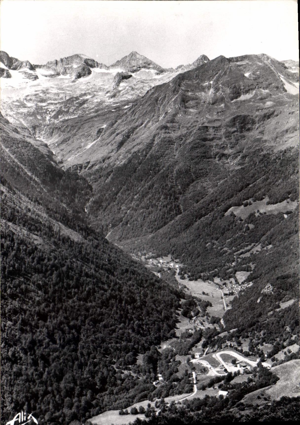 Luchon-Superbagnères — Vue sur la Vallée du Lys — Éditions AUX — N° 2.262