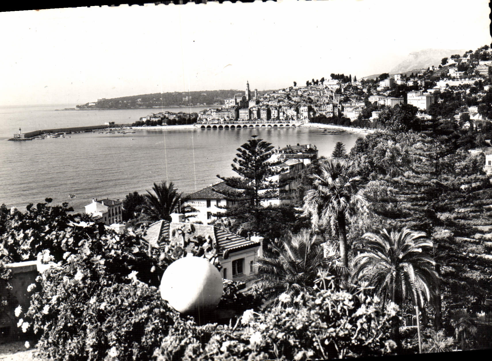 Menton (Alpes-Maritimes) — Vue générale, Cap-Martin au fond — éditeur inconnu, n° de série 06