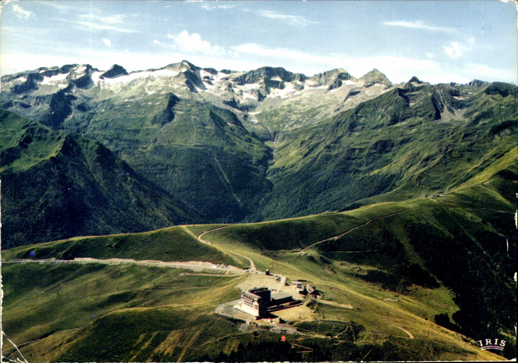 Les Pyrénées vues du ciel — Superbagnères, alt. 1600 m, et le Massif des Crabioules (Vallée du Lys) — Éditions Théodore Timmoges, n° 65/279